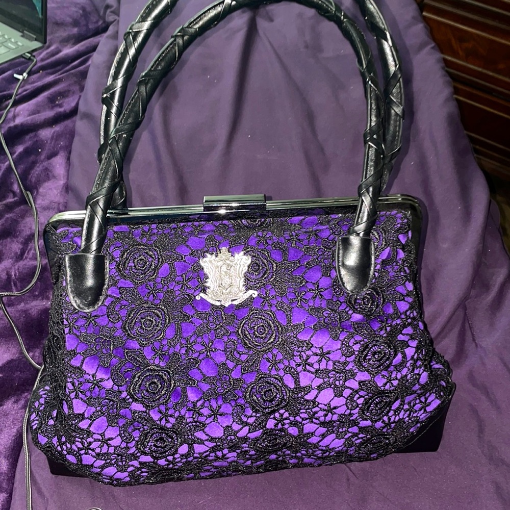 Authentic New W/O Tags Official Disney Parks “Haunted Mansion” purse (Large)